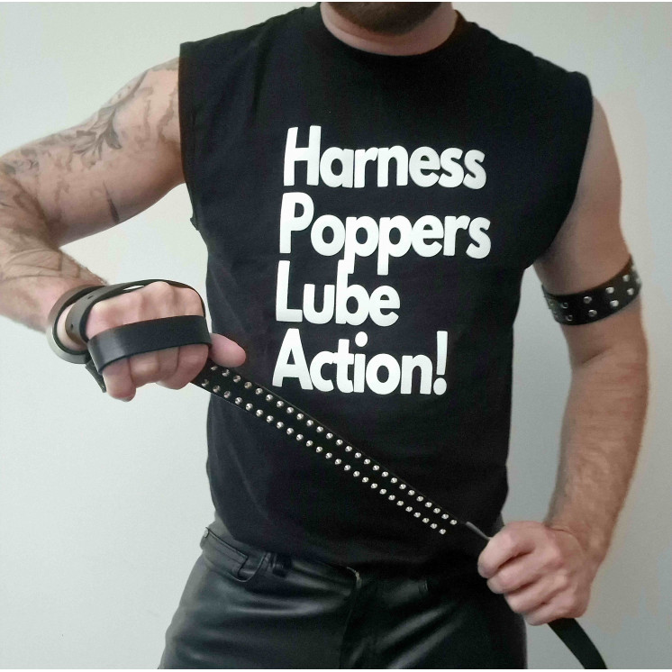 HARNESS, POPPERS, LUBE, ACTION!  Débardeur gay Fred from Desire