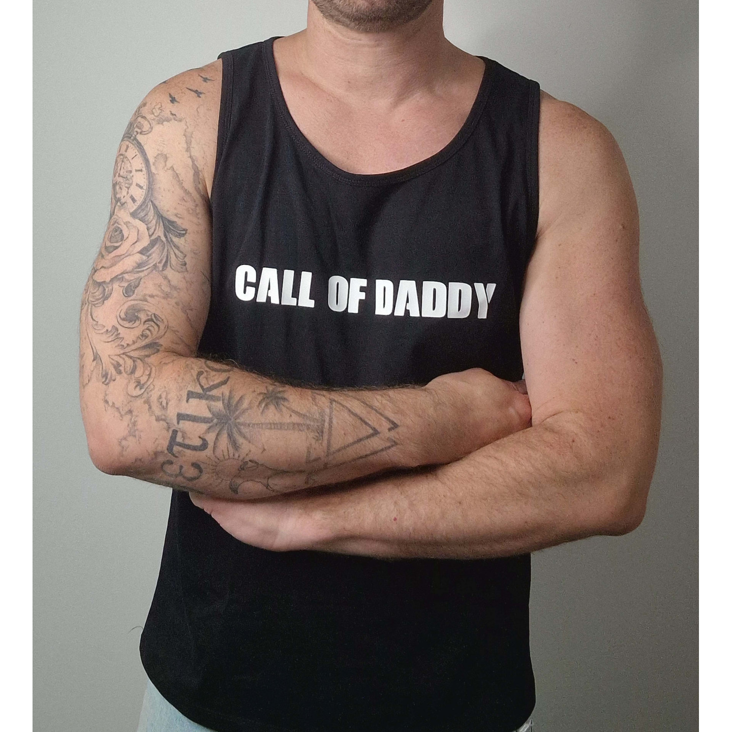 CALL OF DADDY – Débardeur gay iconique par Fred from Desire